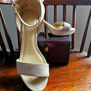Elegant Cream Platform Sandals Sz 9